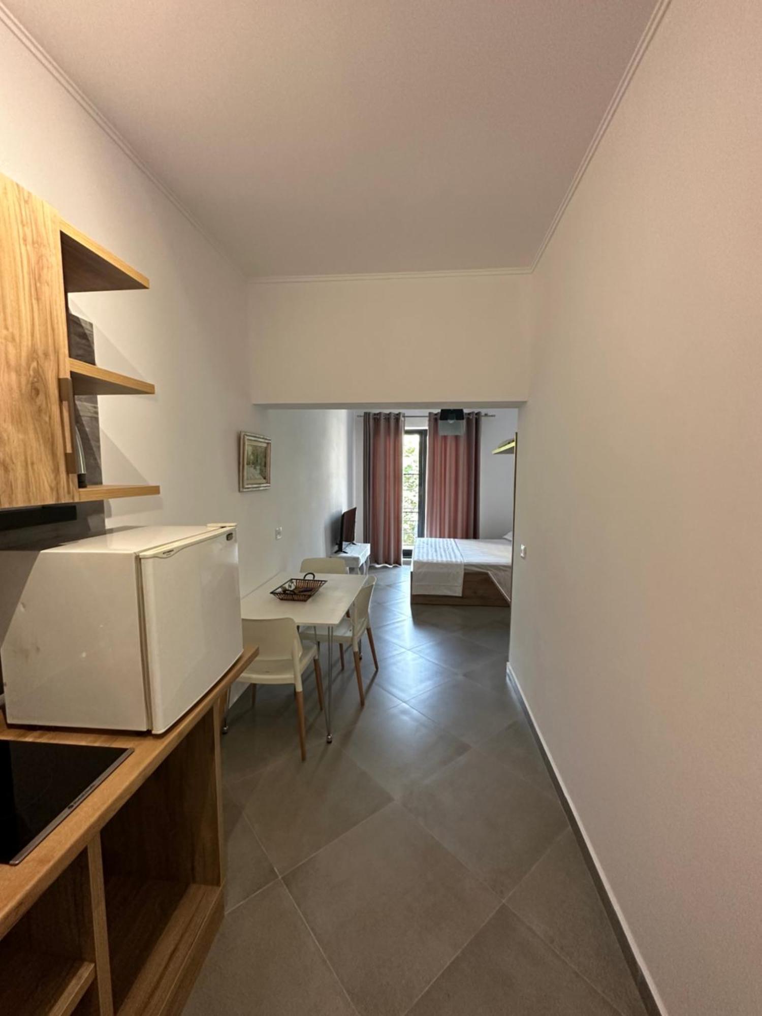 Central Comfort Suites Tirana Buitenkant foto